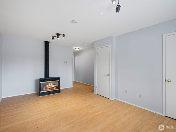 1423 212th Place SW, Lynnwood WA 98036