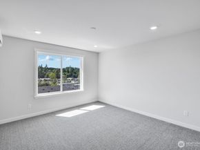 13217 NE 127th Court C, Kirkland WA 98034