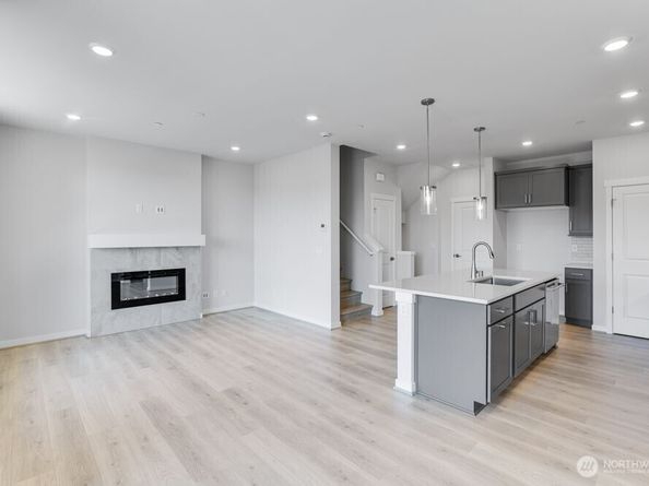 13217 NE 127th Court C, Kirkland WA 98034