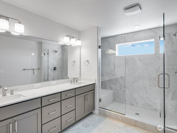 13217 NE 127th Court C, Kirkland WA 98034