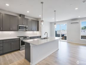 13217 NE 127th Court C, Kirkland WA 98034