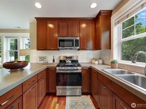 5807 B 55th Avenue NE, Seattle WA 98105
