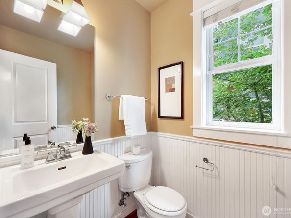 5807 B 55th Avenue NE, Seattle WA 98105