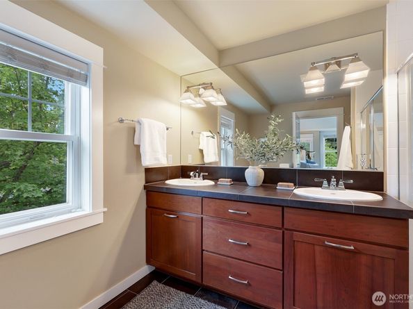 5807 B 55th Avenue NE, Seattle WA 98105