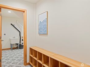 2844 B 22nd Avenue W, Seattle WA 98199