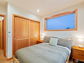 2844 B 22nd Avenue W, Seattle WA 98199