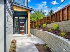 5732 Halls Lake Way, Lynnwood WA 98036