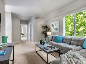 5732 Halls Lake Way, Lynnwood WA 98036