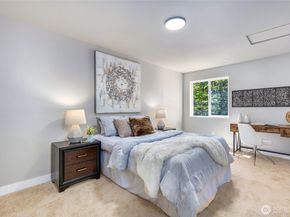 5732 Halls Lake Way, Lynnwood WA 98036