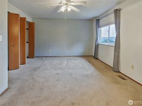 21211 95th Court S, Kent WA 98031