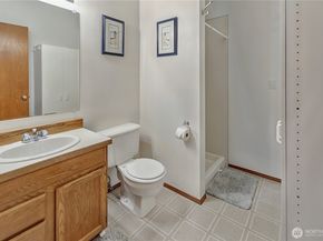 21211 95th Court S, Kent WA 98031