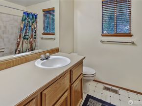 21211 95th Court S, Kent WA 98031