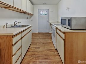 21211 95th Court S, Kent WA 98031
