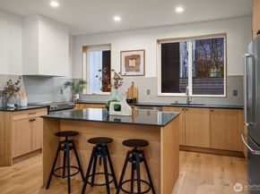 1810 E Mercer Street, Seattle WA 98112