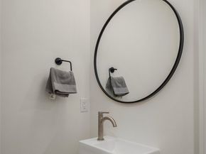 1810 E Mercer Street, Seattle WA 98112