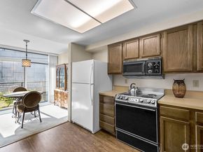 11300 1st Avenue NE 224, Seattle WA 98125