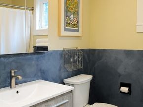 107 16th Avenue 107, Seattle WA 98122