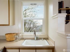 107 16th Avenue 107, Seattle WA 98122