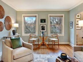 5810 Cowen Place NE 202, Seattle WA 98105