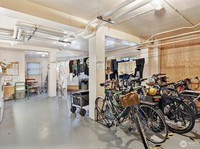 5810 Cowen Place NE 202, Seattle WA 98105