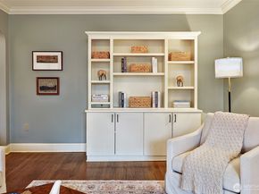 5810 Cowen Place NE 202, Seattle WA 98105