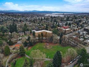 5810 Cowen Place NE 202, Seattle WA 98105