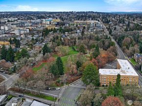 5810 Cowen Place NE 202, Seattle WA 98105