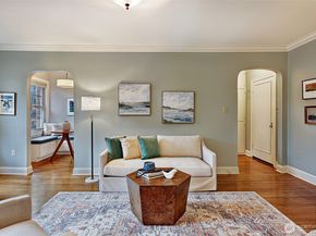 5810 Cowen Place NE 202, Seattle WA 98105