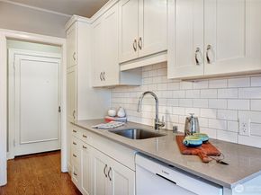 5810 Cowen Place NE 202, Seattle WA 98105