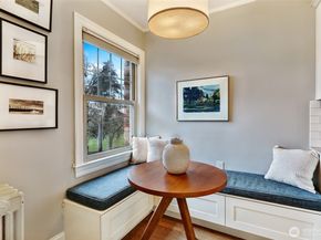 5810 Cowen Place NE 202, Seattle WA 98105