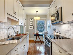 5810 Cowen Place NE 202, Seattle WA 98105