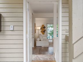 412 10th Street B202, Kirkland WA 98033