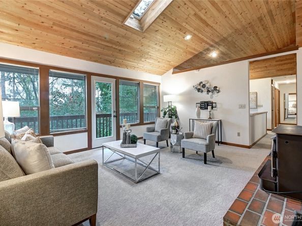 9901 NE 32nd Street, Bellevue WA 98004