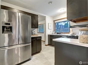 9901 NE 32nd Street, Bellevue WA 98004