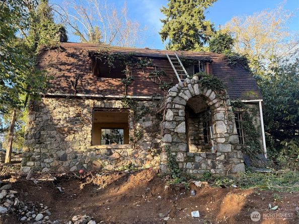 12649 16th Avenue S, Seattle WA 98168