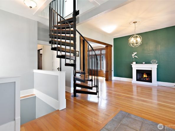 6540 19th Avenue NE, Seattle WA 98115