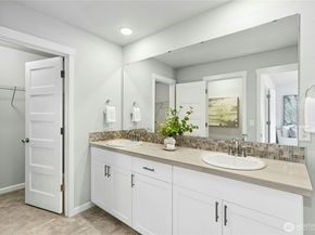 27019 30th Place S 22, Kent WA 98032