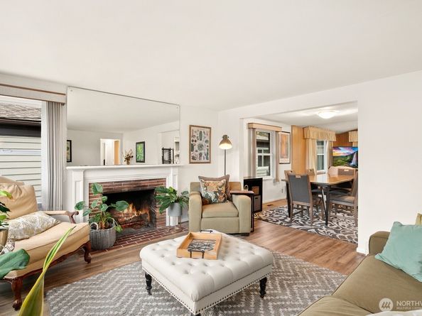 3542 43rd Avenue W, Seattle WA 98199