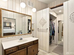 3542 43rd Avenue W, Seattle WA 98199