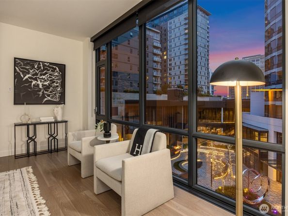 889 Avenue Square NE 311, Bellevue WA 98004