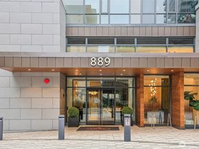 889 Avenue Square NE 311, Bellevue WA 98004