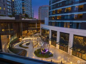 889 Avenue Square NE 311, Bellevue WA 98004