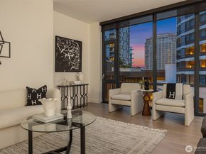 889 Avenue Square NE 311, Bellevue WA 98004