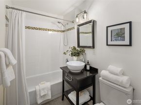 7106 California Avenue SW 101, Seattle WA 98136