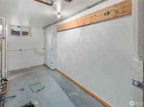 7106 California Avenue SW 101, Seattle WA 98136