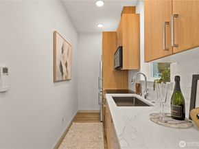 724 N 36th Street, Seattle WA 98103