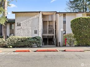 10418 NE 32nd Place C105, Bellevue WA 98004