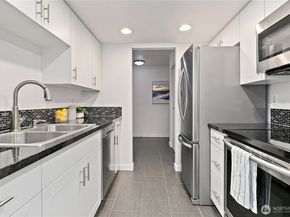 10418 NE 32nd Place C105, Bellevue WA 98004