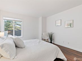 10418 NE 32nd Place C105, Bellevue WA 98004