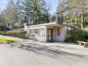 10418 NE 32nd Place C105, Bellevue WA 98004